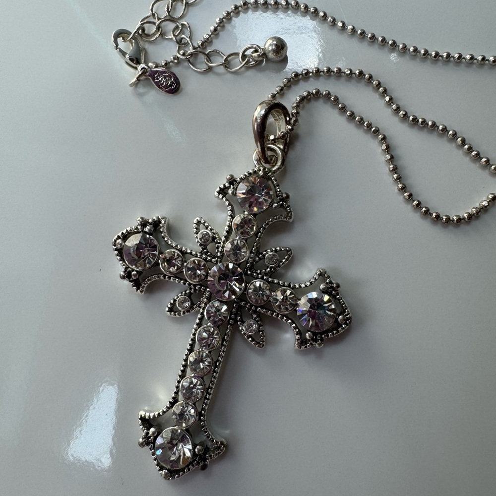 Premier Designs Cross Crystal Rhinestone Silver Tone Necklace 17”